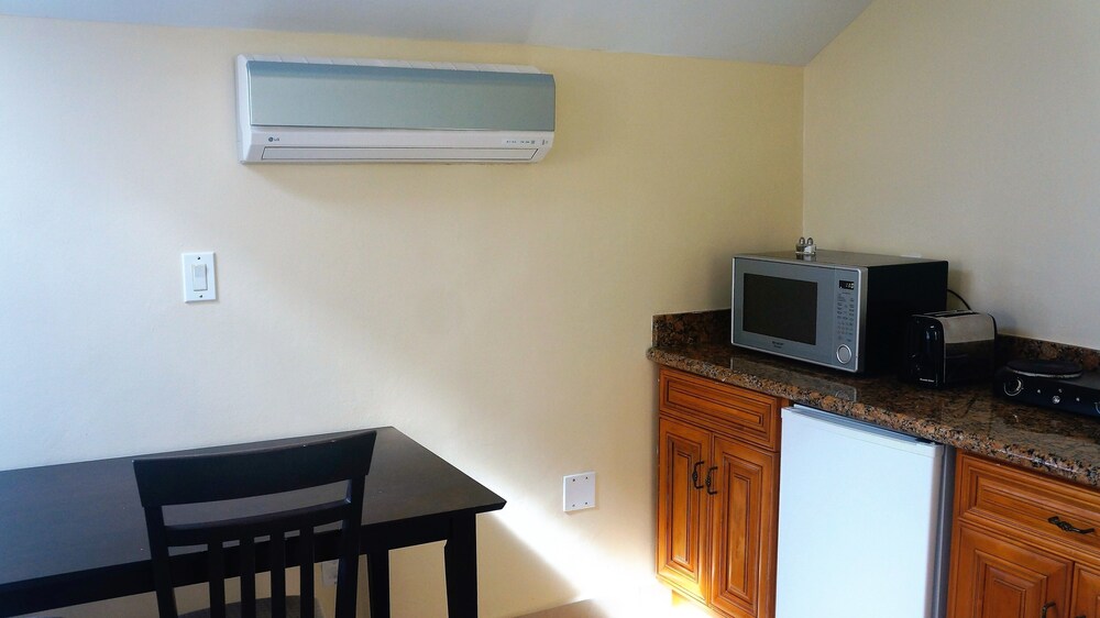 Homesuite, 1 Bedroom with One Queen Bed, kitchenette - In-Room Kitchenette