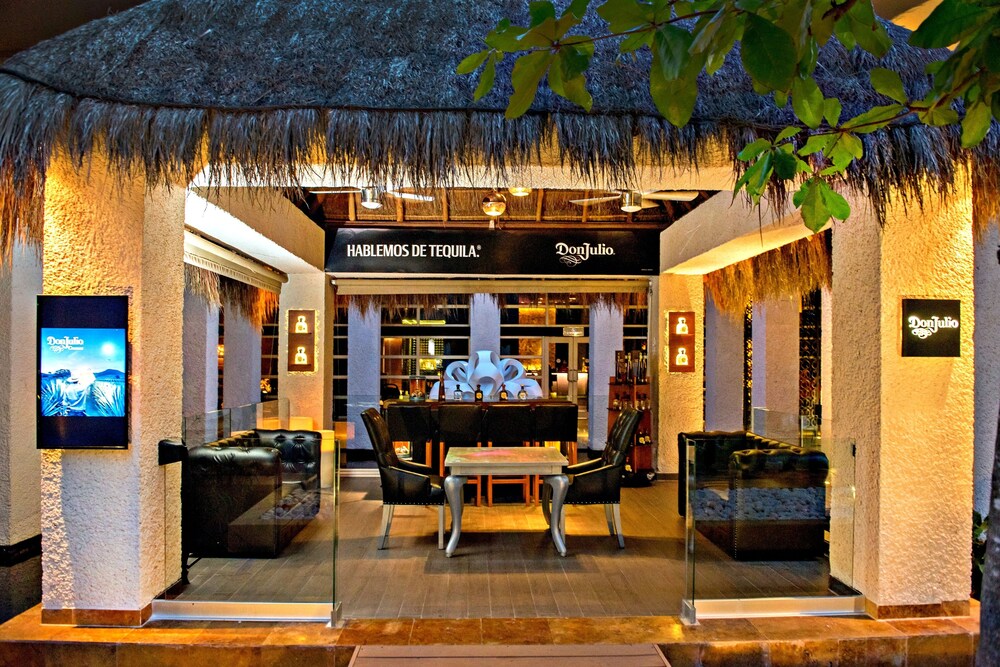 Hotel Bar
