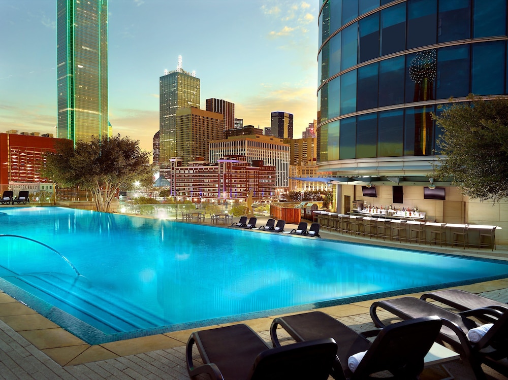 Poolside Bar