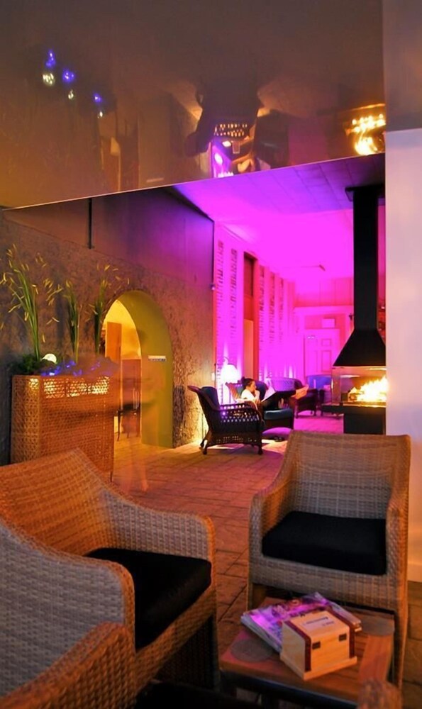 Hotel Lounge