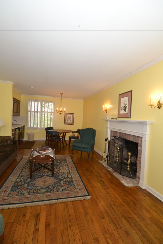 Standard Apartment, 2 Queen Beds with Sofa bed, Fireplace, Jetted Tub - Living Area