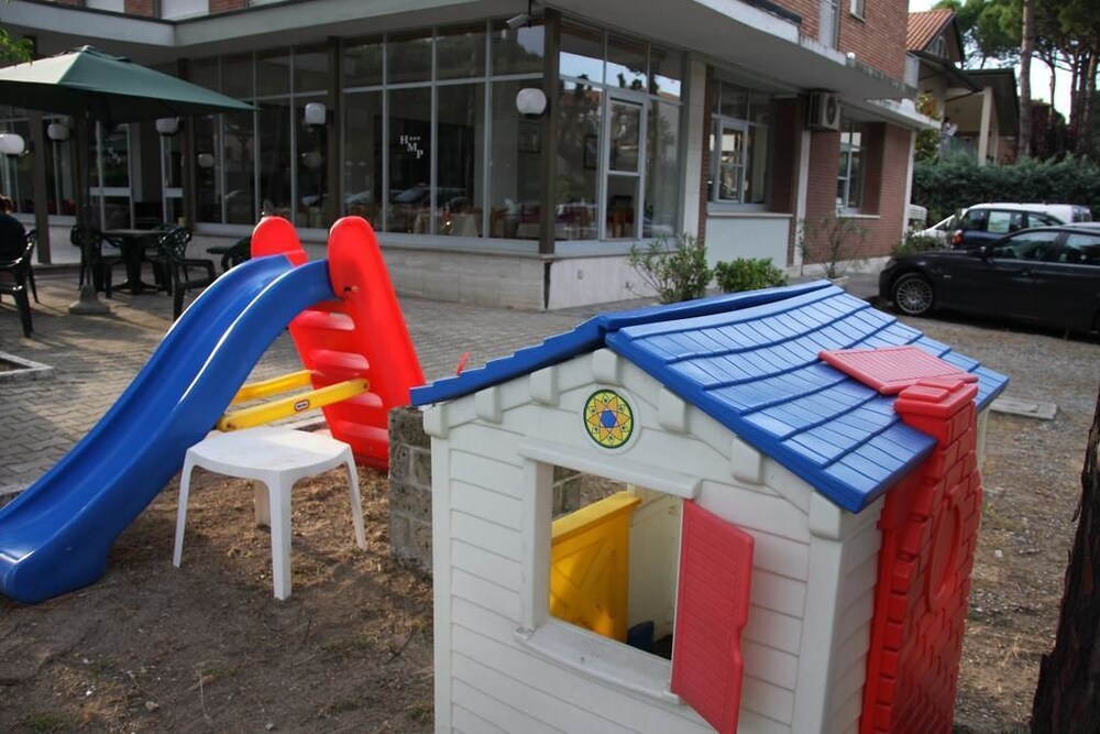 Childrens Play Area - Outdoor