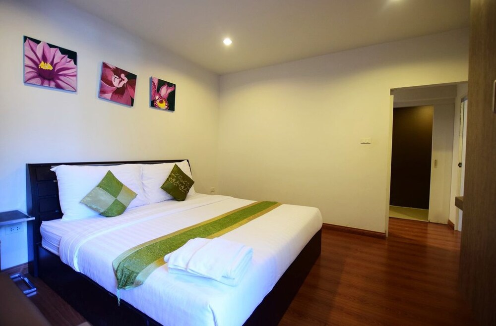 Family Twin Room, 2 Bedrooms, Poolside - Guestroom