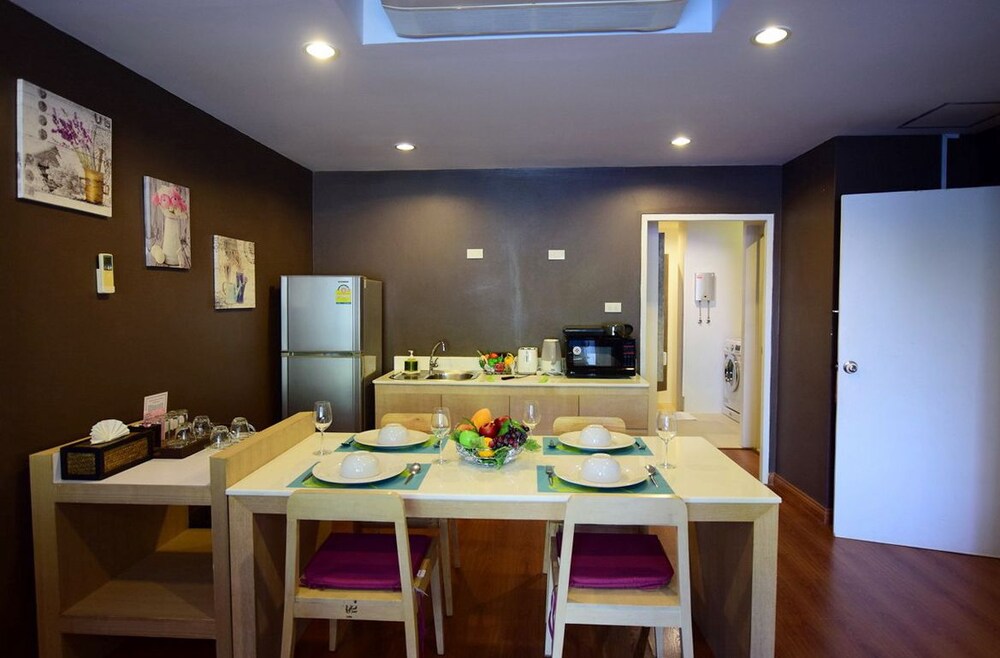 Family Twin Room, 2 Bedrooms, Poolside - In-Room Dining