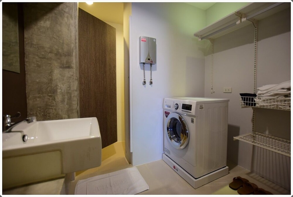 Family Twin Room, 2 Bedrooms, Poolside - Bathroom