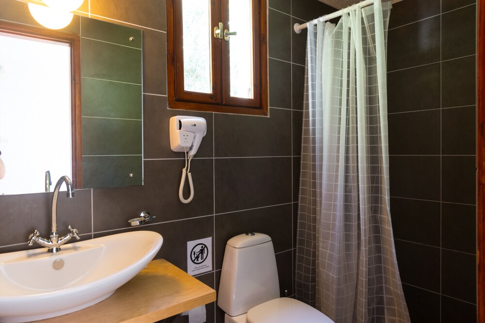 Grand Apartment, Partial Sea View (for 4) - Bathroom
