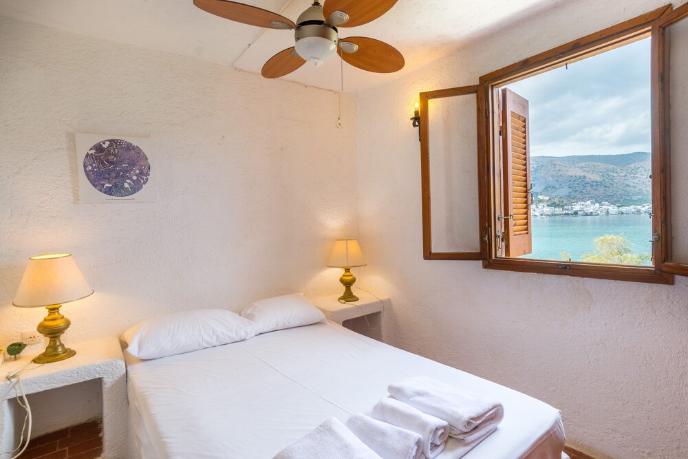 Superior Apartment, Sea View (For 2) - Guestroom