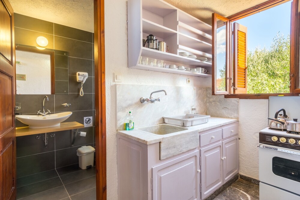 Grand Apartment, Sea View (For 4) - In-Room Kitchenette
