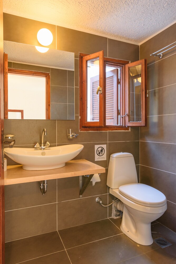Standard Apartment, Partial Sea View (for 2) - Bathroom