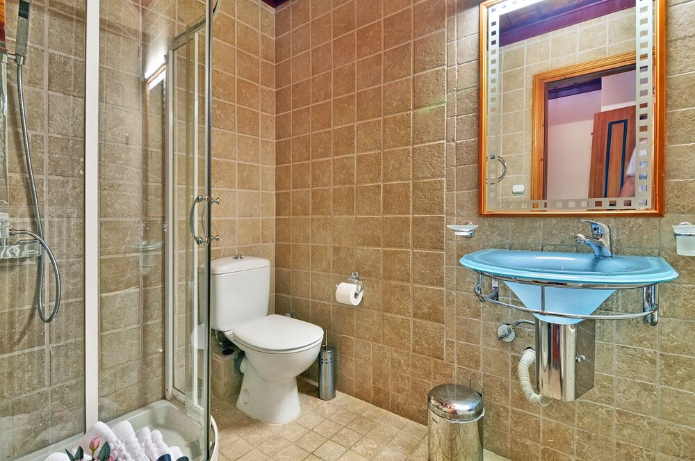 Family Room, Fireplace - Bathroom