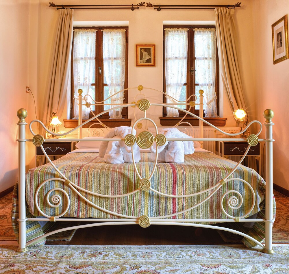 Deluxe Double Room, Balcony - Guestroom