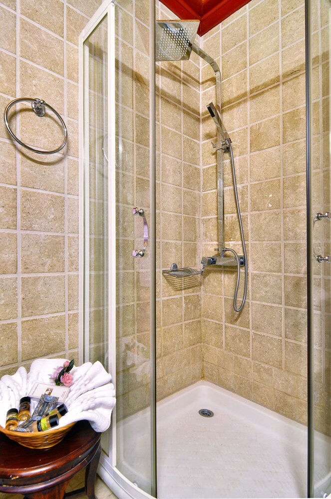 Family Room, Fireplace - Bathroom