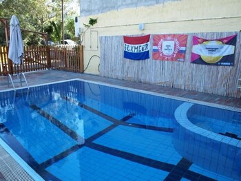Haris Apartments