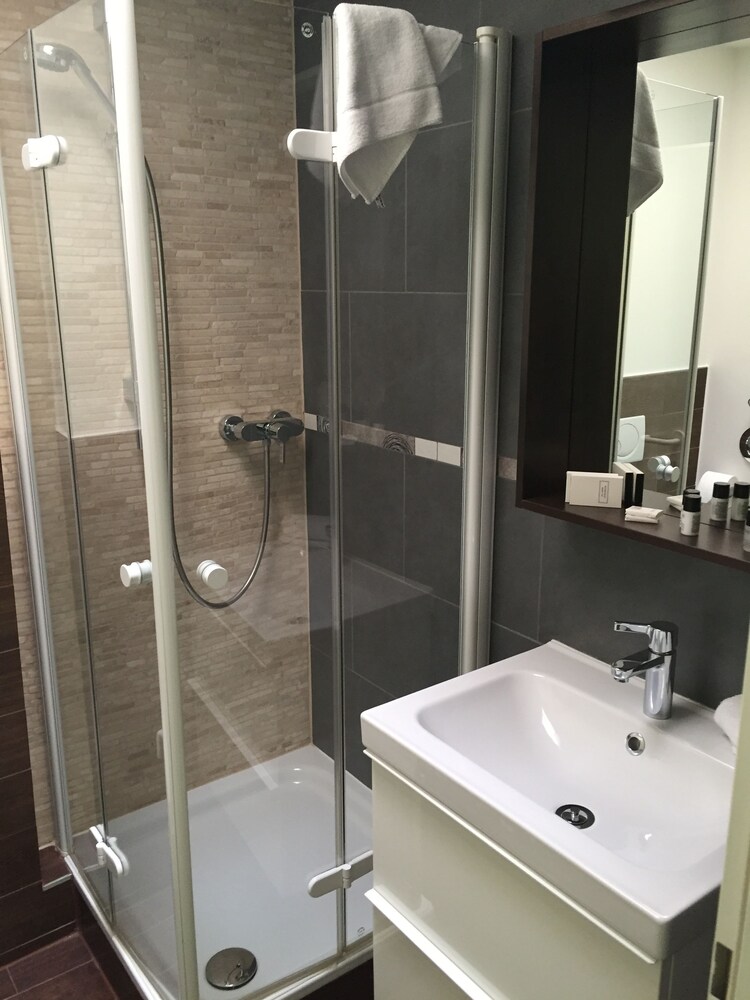 Elegance Suite - Bathroom
