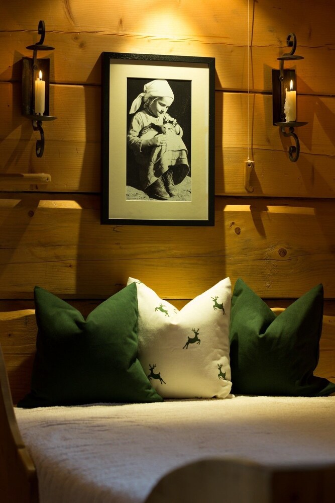 Traditional Chalet, 2 Bedrooms, Terrace, Mountain View - Living Room