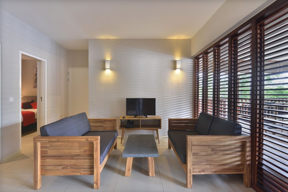 거실 (2 Bedroom Villa Regal)