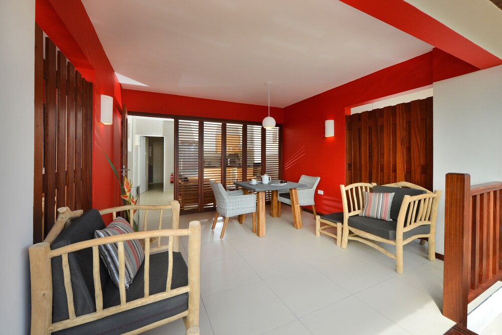 발코니 (1 Bedroom Apartment Breeze)