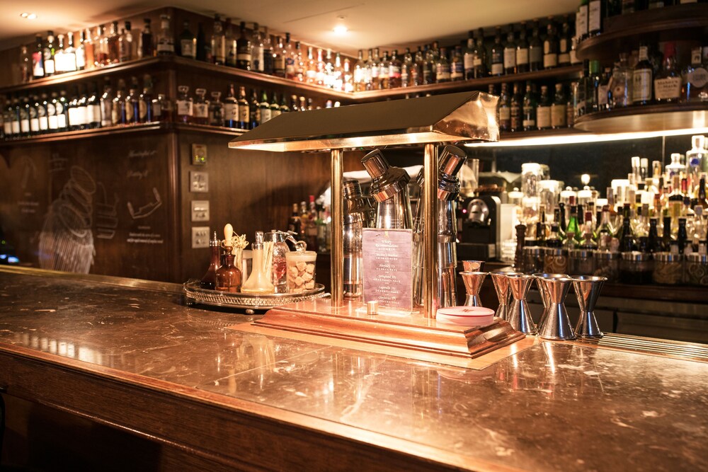 Hotel Bar