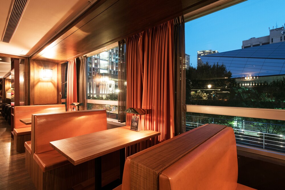Hotel Bar