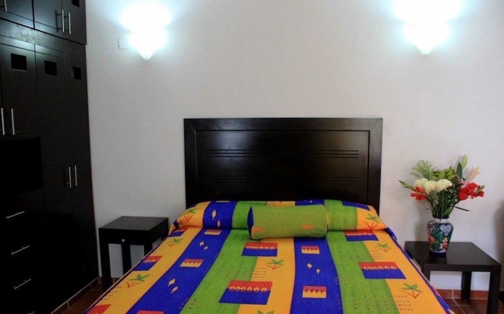 Studio, 1 Queen Bed - Guestroom