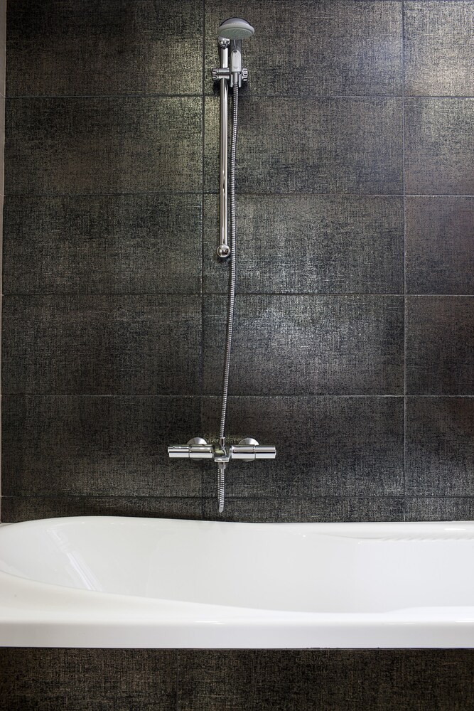 Deep Soaking Bathtub