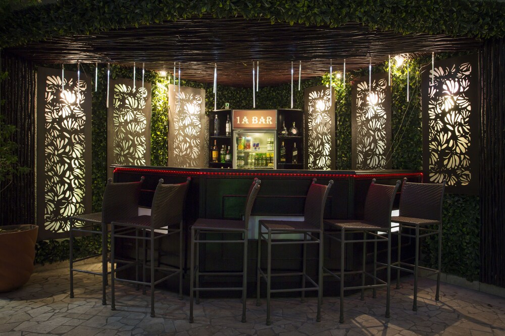 Hotel Bar
