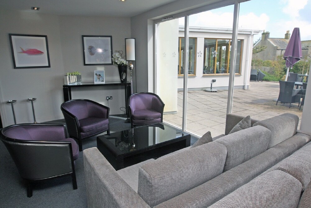 Hotel Lounge