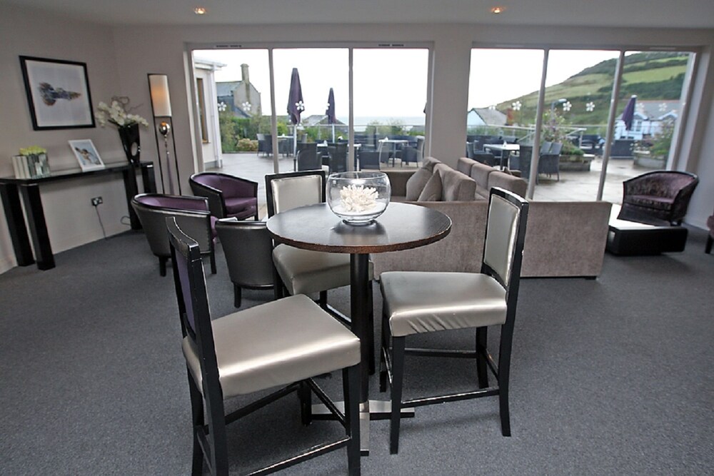 Hotel Lounge