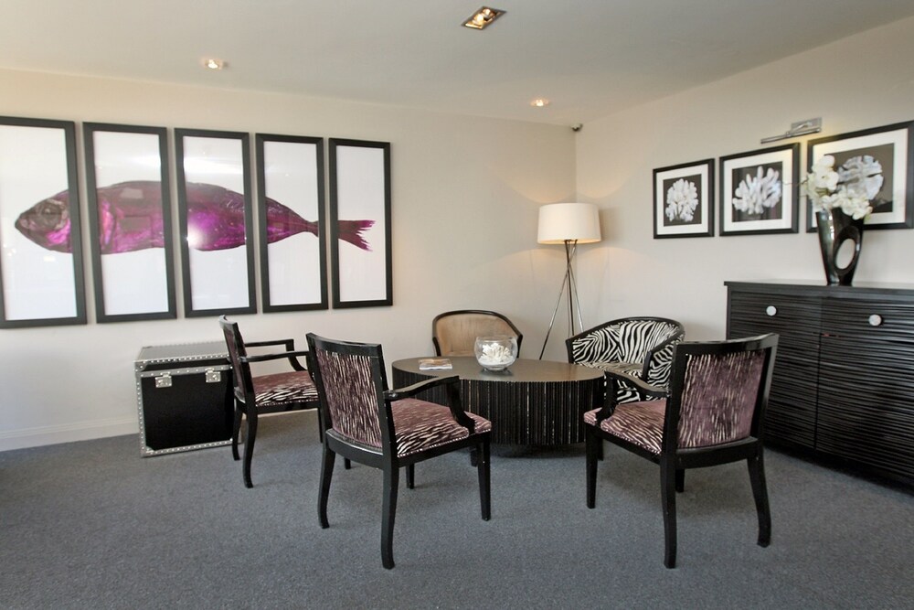 Hotel Lounge