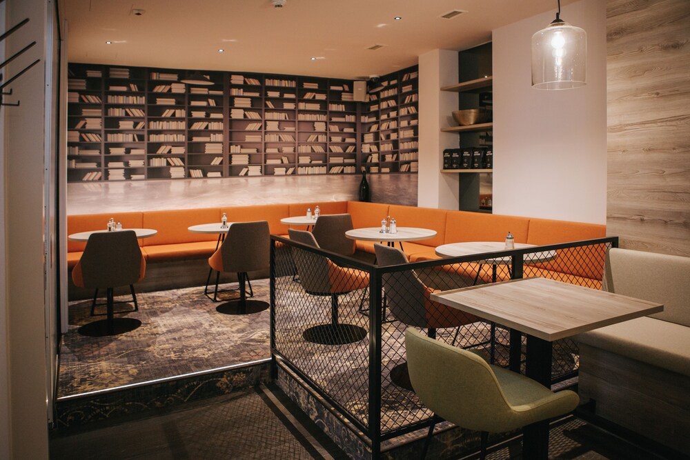 Hotel Lounge