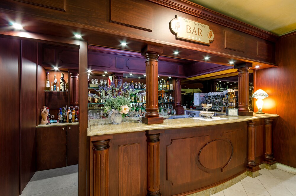Hotel Bar
