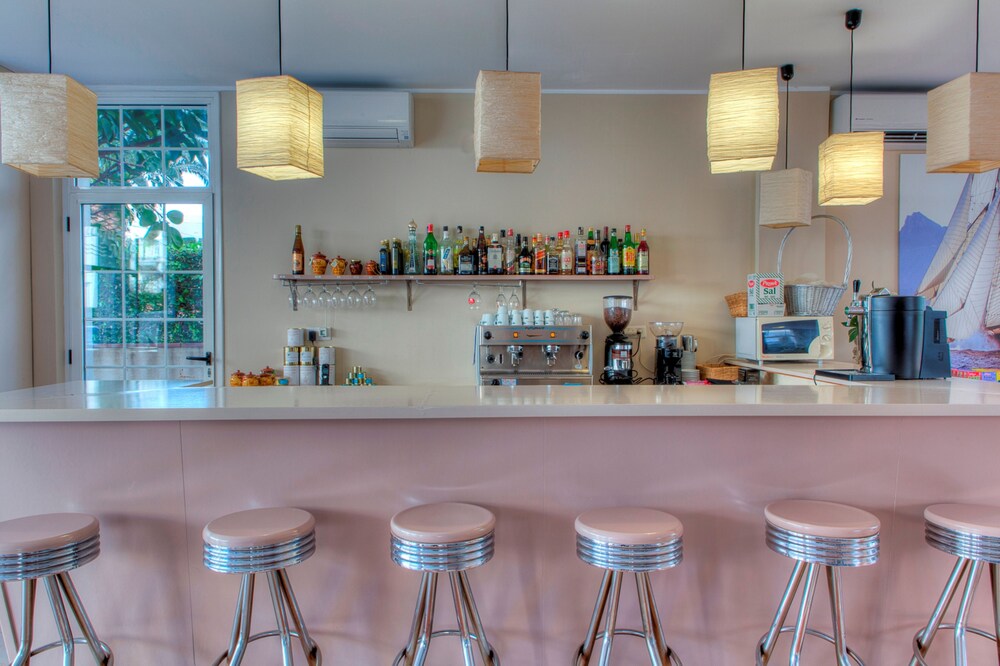 Hotel Bar