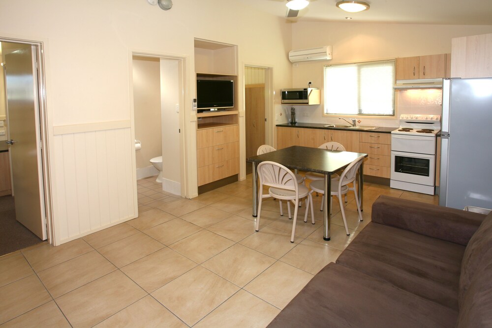 Metro Cabin - In-Room Kitchen