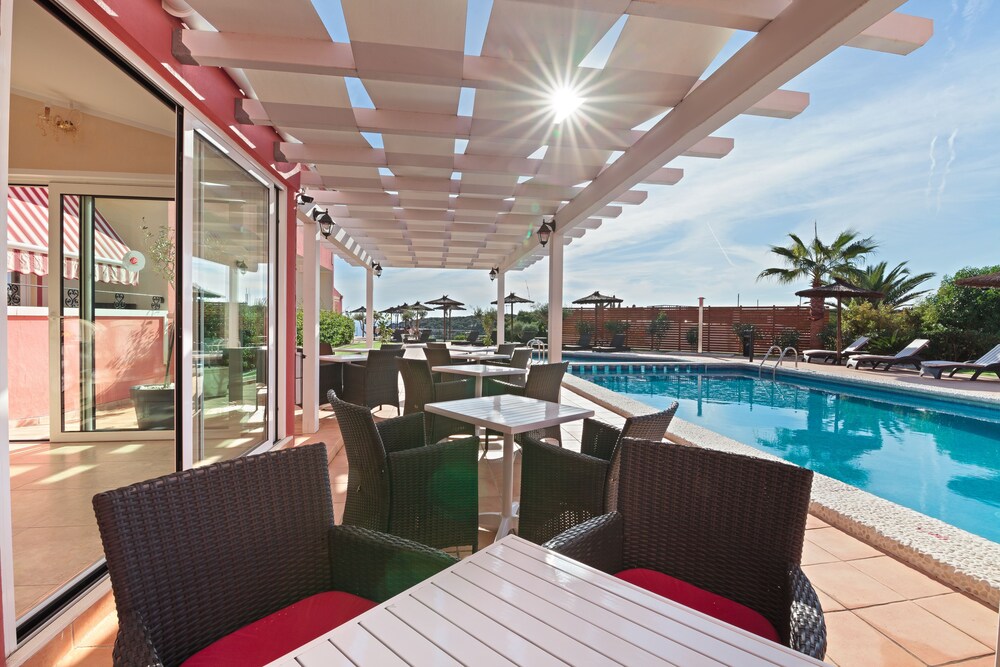 Poolside Bar