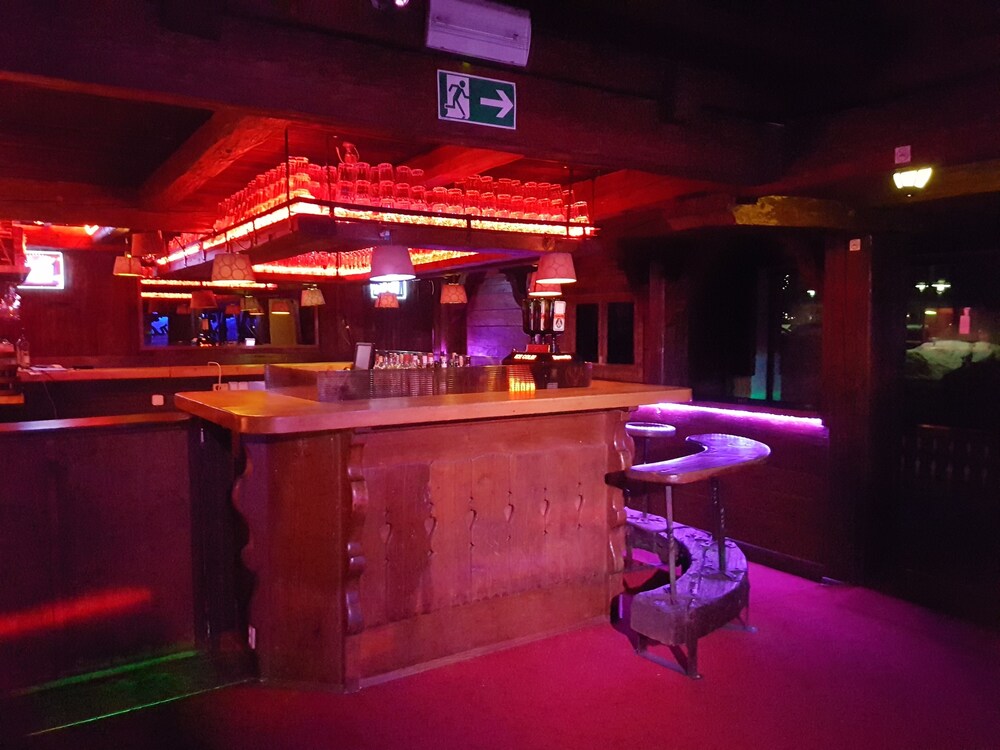 Hotel Bar