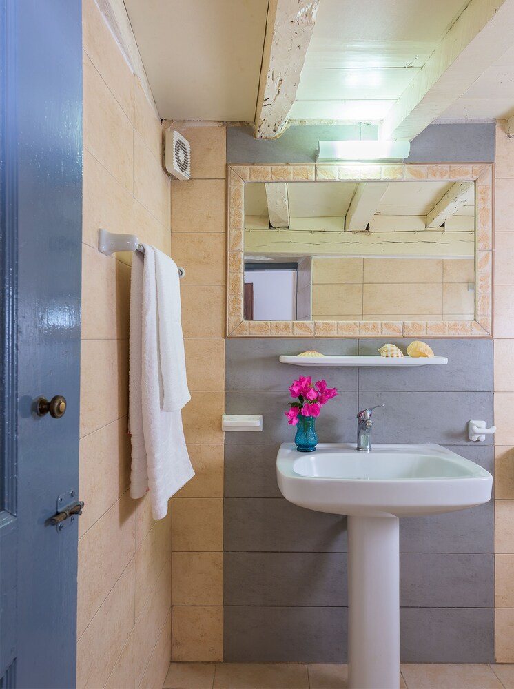 Studio (For 3) - Bathroom