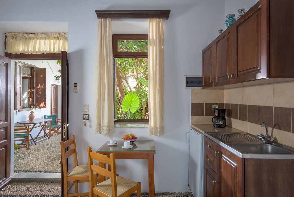 Studio (For 3) - Guestroom