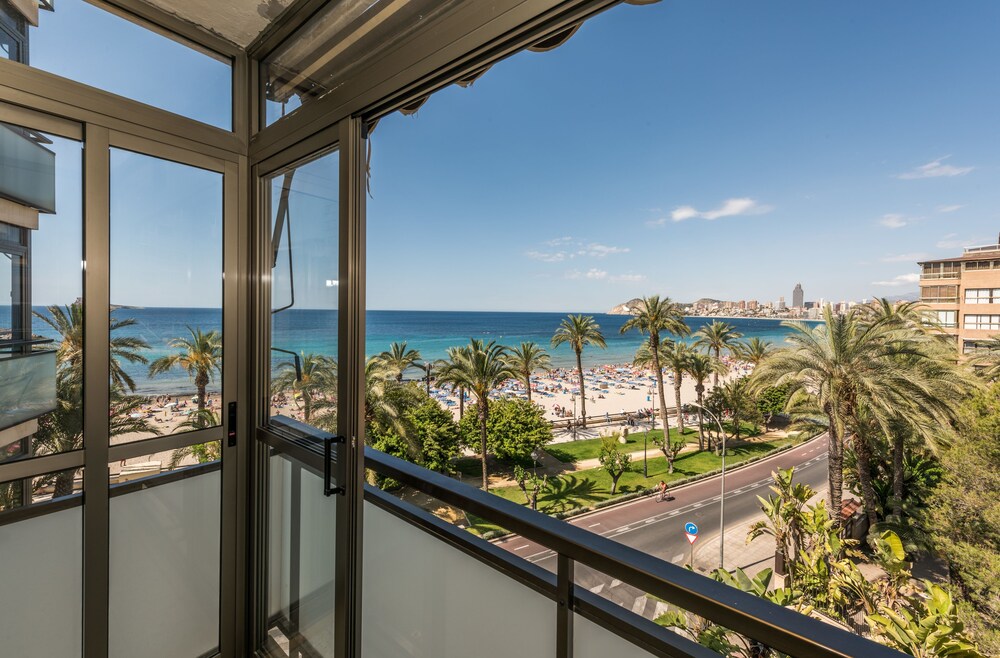 Balcón: Estudio básico, vistas parciales al mar
