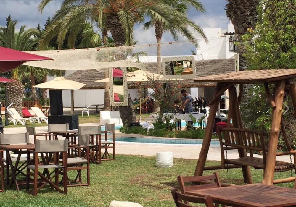 Bar en bord de piscine