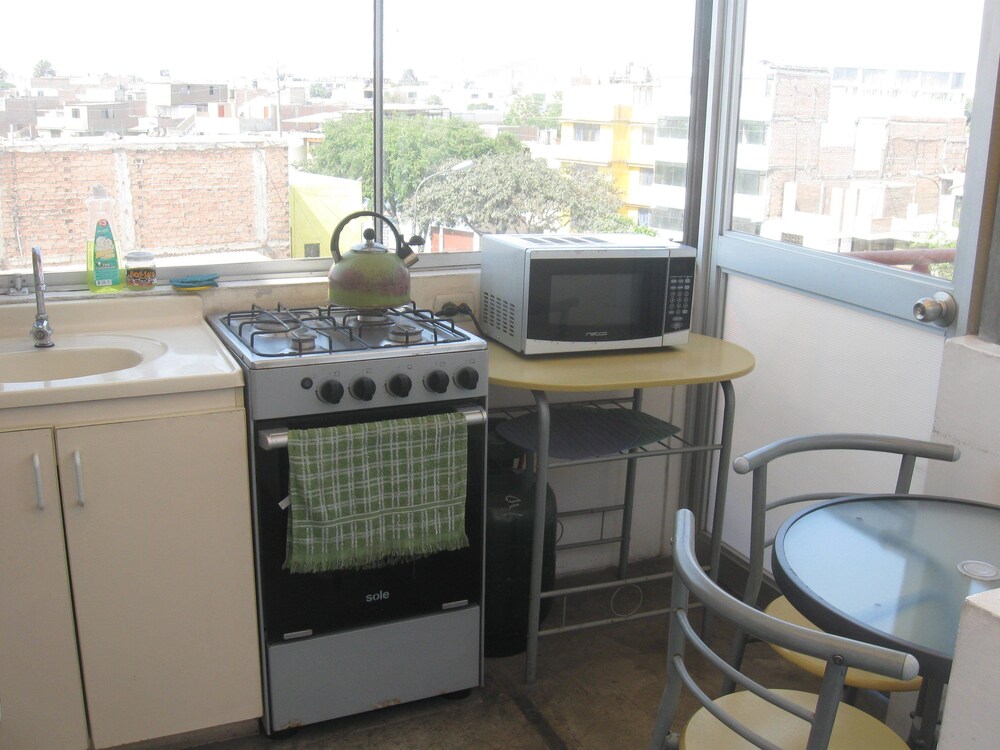Cocina básica en la habitación