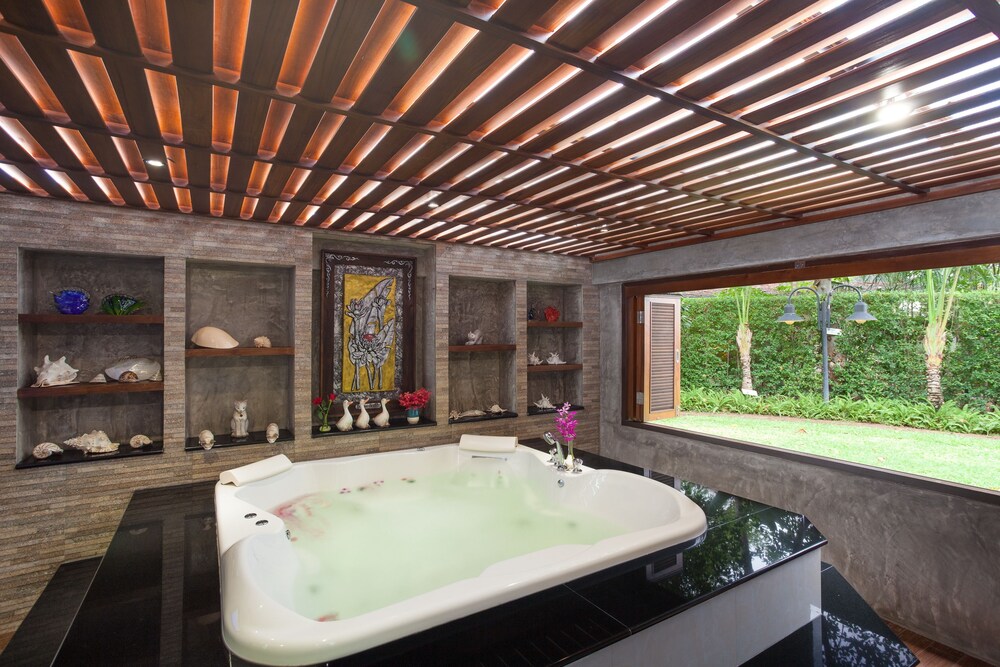 Jetted Tub