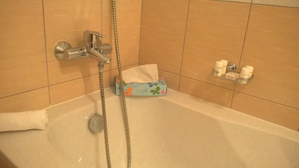 Deep Soaking Bathtub