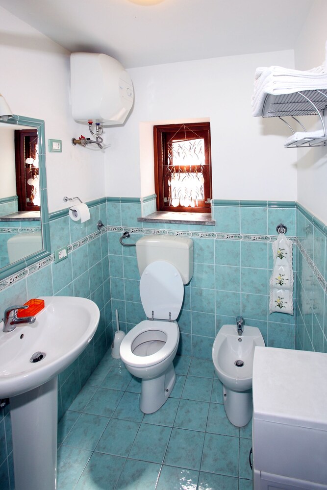 Apartment (Single Use) - Bathroom