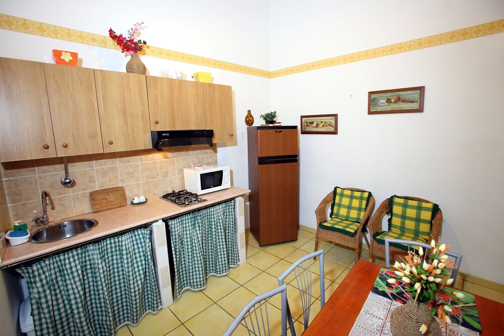 Apartment (Single Use) - In-Room Kitchen