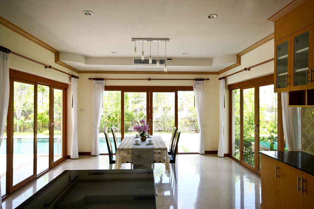 3 Bedroom Pool Villa - In-Room Dining
