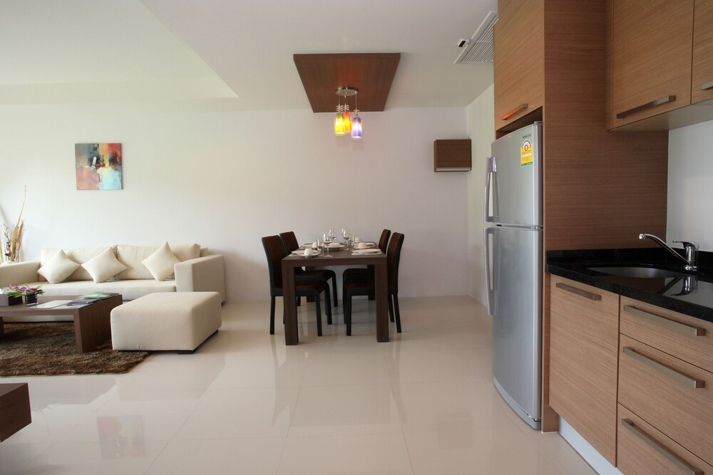1 Bedroom Deluxe Suite - Guestroom