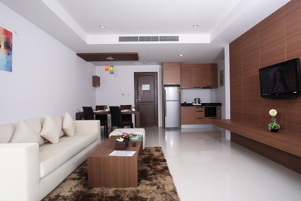 1 Bedroom Deluxe Suite - Guestroom