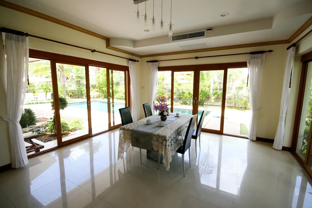 3 Bedroom Pool Villa - In-Room Dining
