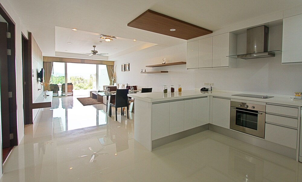 2 Bedroom Penthouse Pool Suite - Guestroom