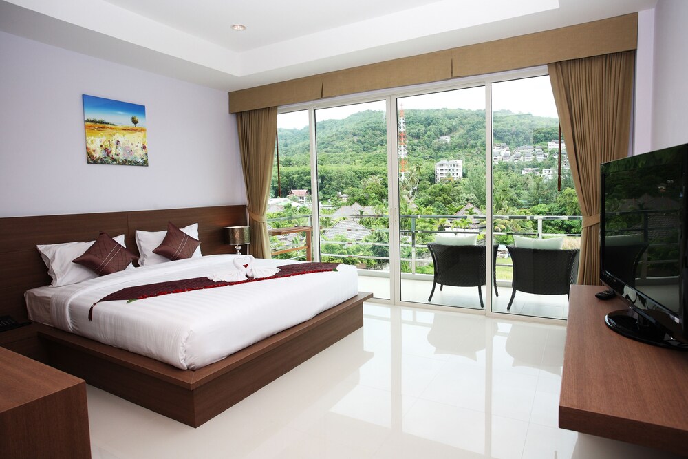 1 Bedroom Deluxe Suite - Guestroom